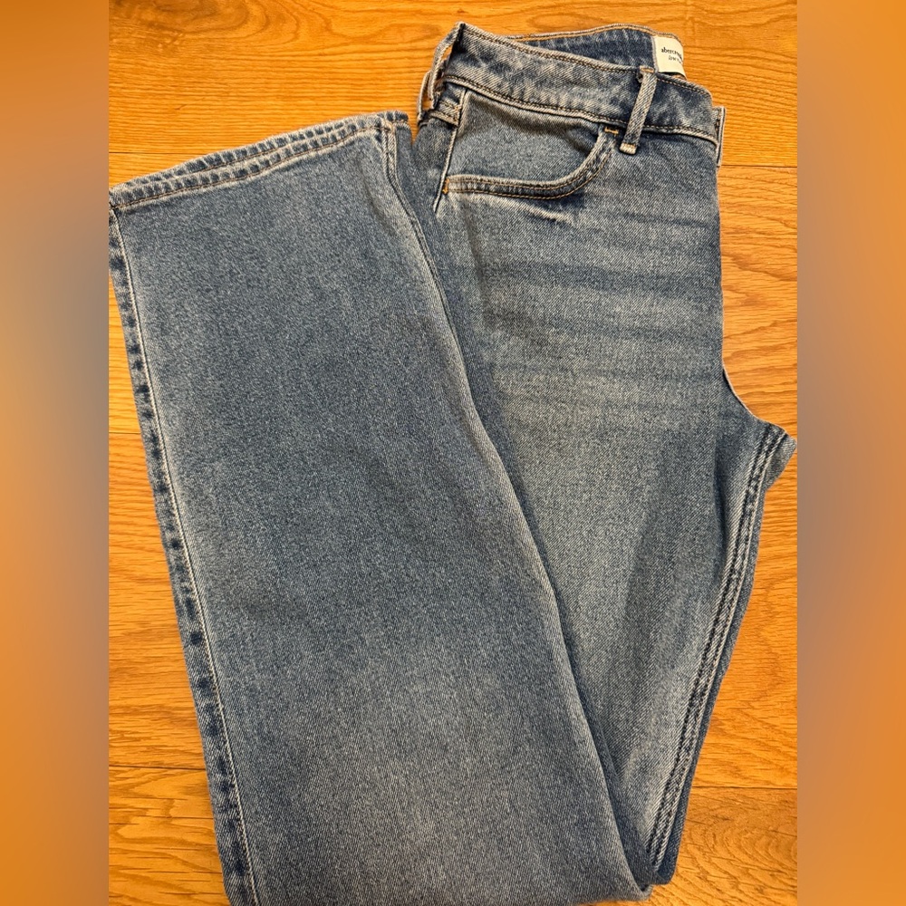 Abercrombie kids lightweight low rise baggy jeans in “medium wash” NWT.